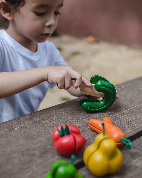 PlanToys Set Imperfetto di Frutta & Verdure in Legno - Insegna a Ridurre lo Spreco del Cibo Cibo Giocattolo