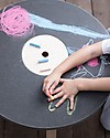 PlanToys Tavolo Lavagna Rotondo per Bimbi, 3-6 anni - Design ed ecologia! Tavoli