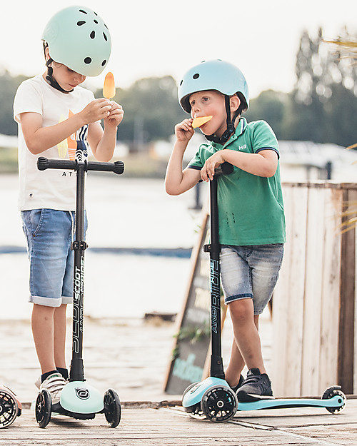 Scoot and Ride Monopattino Richiudibile Highwaykick 3 LED - Verde Kiwi -  Da 3 a 6 anni Monopattini