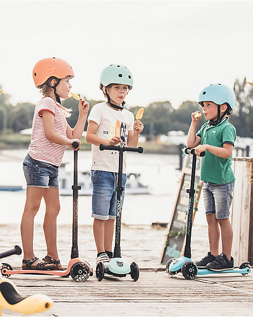 Scoot and Ride Monopattino Richiudibile Highwaykick 3 LED - Verde Kiwi -  Da 3 a 6 anni Monopattini