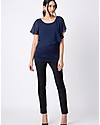 Seraphine Meredith, Top Premaman e Allattamento Elegante con Dettaglio Asimmetrico in Voile - Blu T-shirt