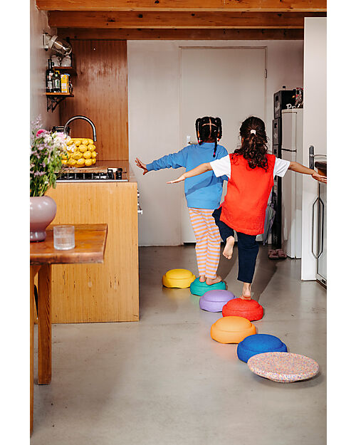 Stapelstein Set 6 Elementi Impilabili + Tavola - Super Confetti Rainbow Classic - Ideali per esercizi di equilibrio Giochi di Equilibrio_