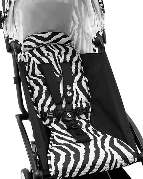Stokke Passeggino YOYO3 Telaio Nero e Seduta Zebra - Dai 6 Mesi Passeggini Leggeri
