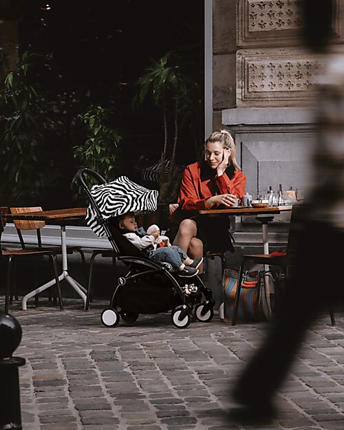 Stokke Passeggino YOYO3 Telaio Nero e Seduta Zebra - Dai 6 Mesi Passeggini Leggeri