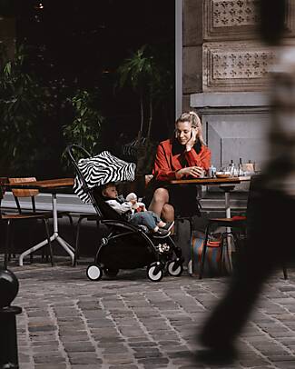 Stokke Passeggino YOYO3 Telaio Nero e Seduta Zebra - Dai 6 Mesi Passeggini Leggeri