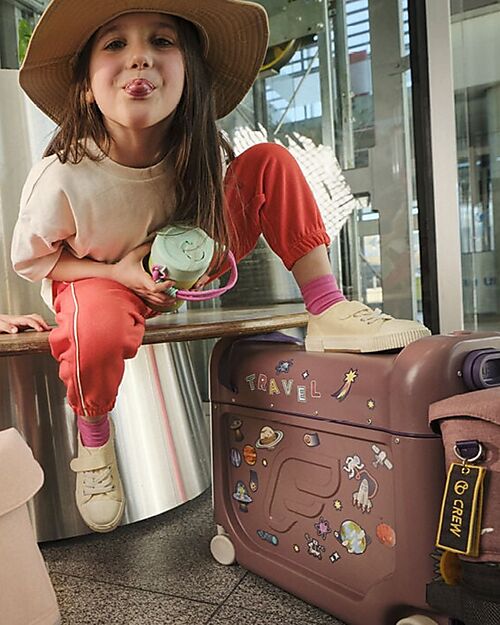 Stokke Set Viaggio JetKids Valigia Cavalcabile + Zaino Espandibile - Coral Pink Borse da Viaggio