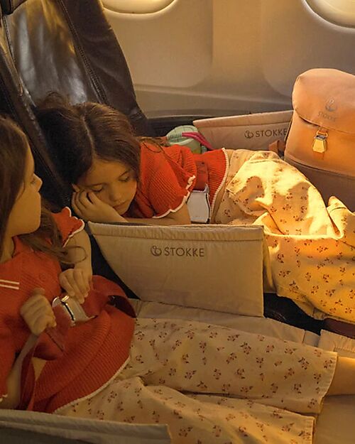 Stokke Set Viaggio JetKids Valigia Cavalcabile + Zaino Espandibile - Coral Pink Borse da Viaggio