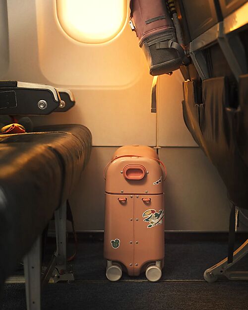 Stokke Set Viaggio JetKids Valigia Cavalcabile + Zaino Espandibile - Coral Pink Borse da Viaggio