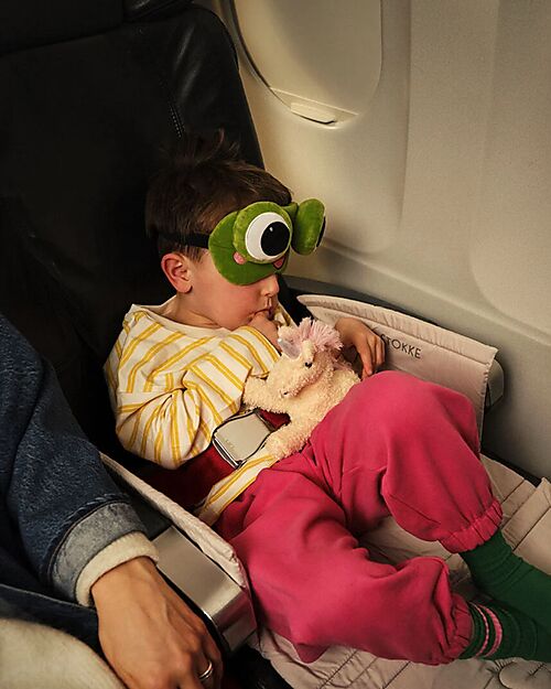 Stokke Set Viaggio JetKids Valigia Cavalcabile + Zaino Espandibile - Coral Pink Borse da Viaggio