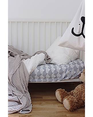 Swedish Linens Lenzuolo di sotto con angoli per culla - Arcobaleni grigio chiaro - 120 x 60 cm Lenzuola e Federe
