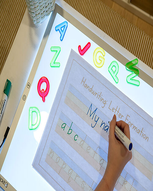 tickit Lavagna Luminosa LED - Cambia Colore - Formato A2 - 63,5 x 46 cm - Stimola il Divertimento e la Conoscenza Sensoriale Giochi Sensoriali_