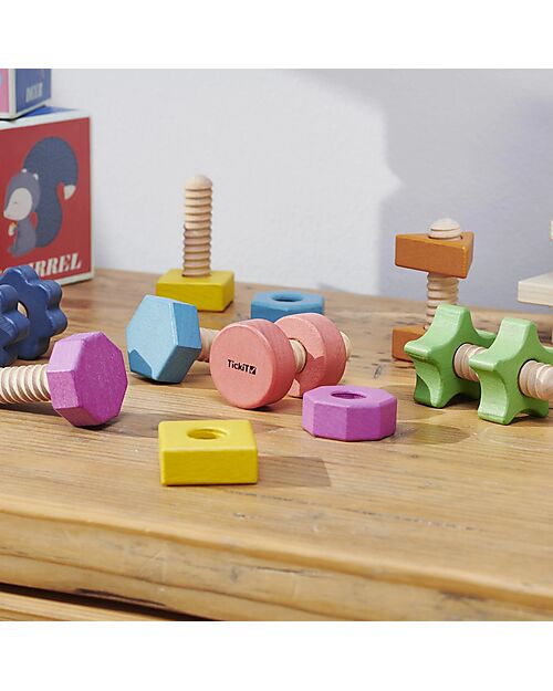 tickit Set Gioco Dadi e Bulloni - Arcobaleno - 28 Pezzi - Legno di Faggio - da 12 Mesi Incastri in Legno