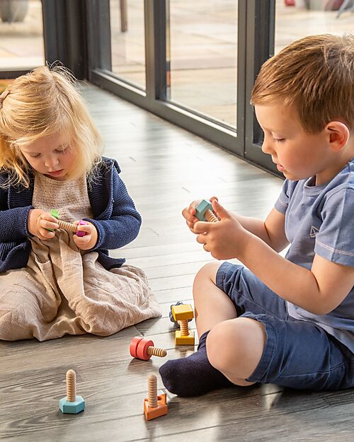 tickit Set Gioco Dadi e Bulloni - Arcobaleno - 28 Pezzi - Legno di Faggio - da 12 Mesi Incastri in Legno