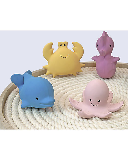 Tikiri 3-in-1 Sonaglio Cavalluccio Marino, Massaggiagengive, Gioco da Bagno, Ocean Buddies, Confezione Regalo - 100% Caucciù Naturale Giochi Bagno