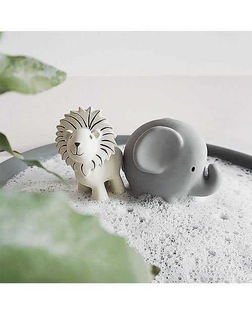 Tikiri 3-in-1 Sonaglio Elefante, Massaggiagengive, Gioco da Bagno, My First Zoo - Confezione Regalo - 100% Caucciù Naturale Giochi Bagno