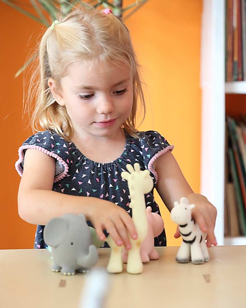 Tikiri 3-in-1 Sonaglio Giraffa, Massaggiagengive, Gioco da Bagno, My First Zoo - 100% Caucciù Naturale Giochi Bagno