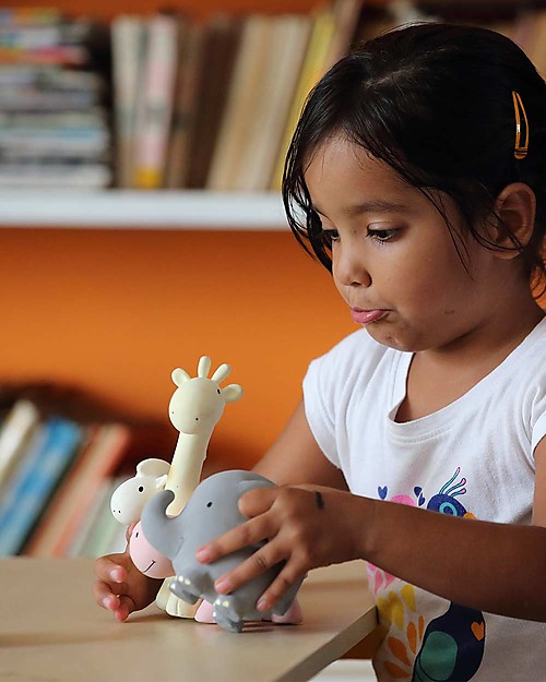 Tikiri 3-in-1 Sonaglio Giraffa, Massaggiagengive, Gioco da Bagno, My First Zoo - 100% Caucciù Naturale Giochi Bagno