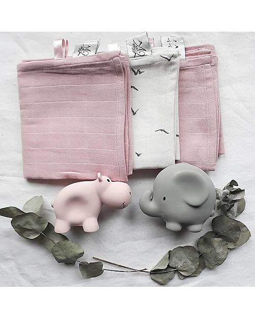 Tikiri 3-in-1 Sonaglio Ippopotamo, Massaggiagengive, Gioco da Bagno, My First Zoo - Confezione Regalo - 100% Caucciù Naturale Giochi Bagno