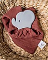 Tikiri DouDou Massaggiagengive Elefante - Barn Red -Caucciù Naturale e Cotone Bio Doudou