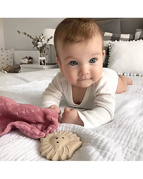 Tikiri DouDou Massaggiagengive Leone, Rosa - Caucciù Naturale e Cotone Bio Doudou