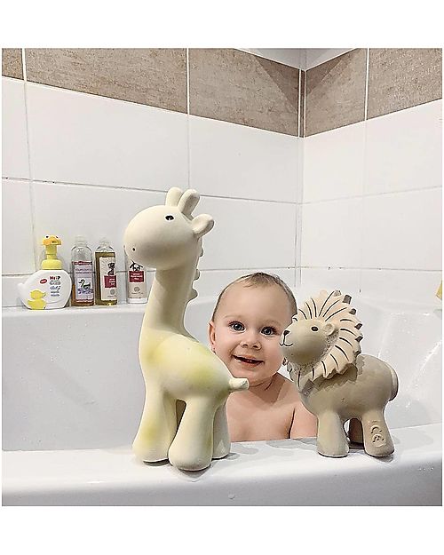 Tikiri OUTLET - 3-in-1 Sonaglio Leone, Massaggiagengive, Gioco da Bagno, My First Zoo - Confezione Regalo - 100% Caucciù Naturale - Pezzo di Showroom Giochi Bagno