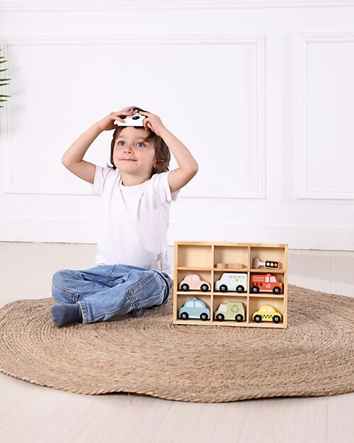 Tooky Toy Set Segnaletica Stradale e Mezzi di Trasporto in Legno - 30 x 22 x 4,3 cm - A Partire Dai 3 Anni - Comprende 12 Pezzi Macchine e Trenini  in Legno