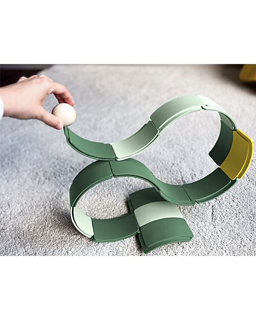 Waytoplay Arches - Set Creativo - 18 Pezzi - Plastica Riciclata - per Giochi Open-Ended Macchine e Trenini  in Legno