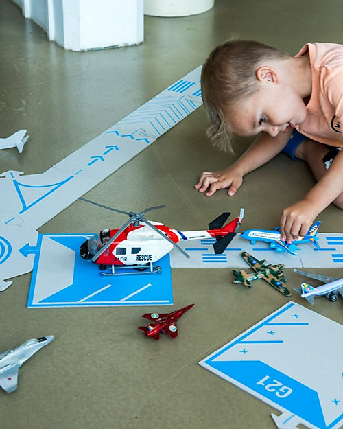 Waytoplay Pista per Atterraggio Waytoplay - RunWay - 14 Pezzi di Cartone Riciclato Macchine e Trenini  in Legno