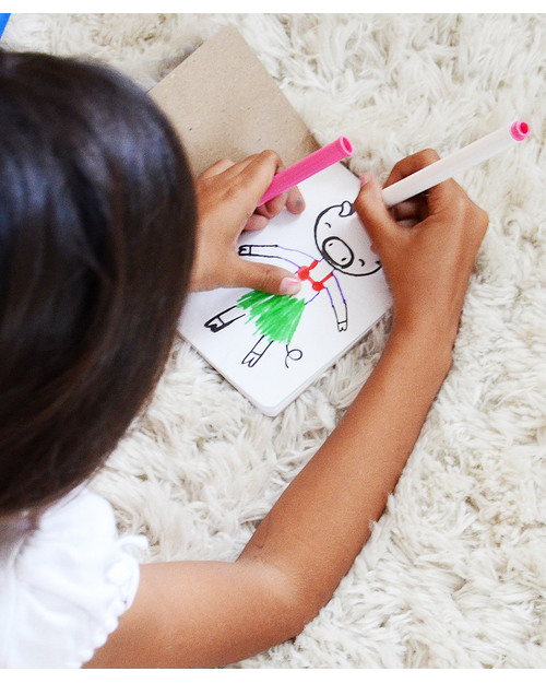 Wee Gallery 32 Modi di Vestire un Maialino (Libro Creativo-Carta Riciclata) Disegnare e Colorare