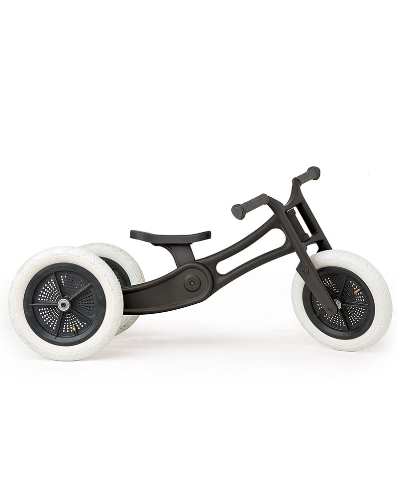 Wishbone design studio wishbone bike recycled 3 in 1 bicicletta ... Fasciatoio da tavolo in plastica