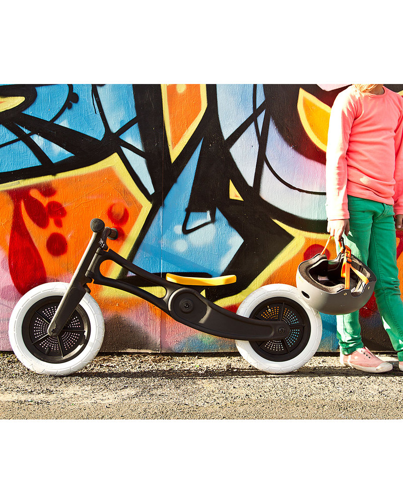 Wishbone design studio wishbone bike recycled 3 in 1 bicicletta ... Fasciatoio da tavolo in plastica