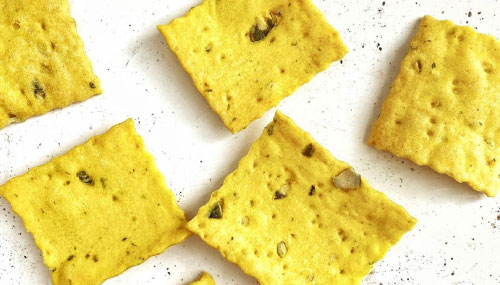 Crackers-gialli-curcuma-e-semi-HUB