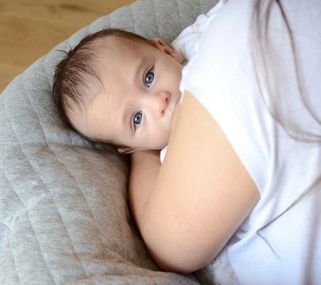 cuscino-allattamento-anti-rigurgito-neonati